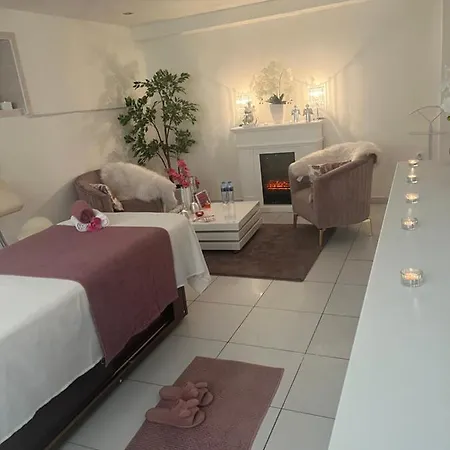 Lacne Πανσιόν *