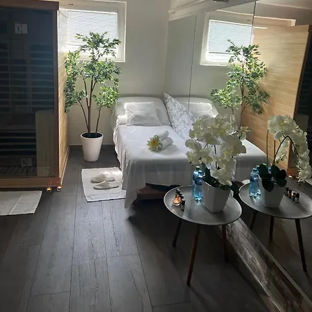 Lacne Guest house