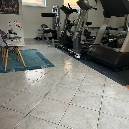 Lacne Πανσιόν *