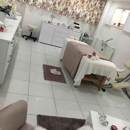 Lacne Guest house